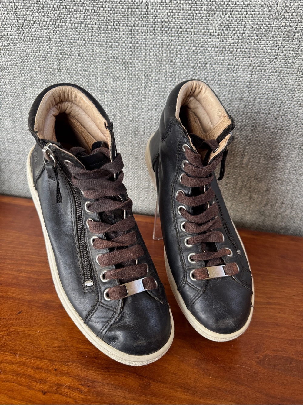 UGG Women’s Black Leather High-Top Zip Sneakers Size 6